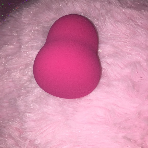 I'm selling a brand new unused makeup sponge - Picture 2 of 2